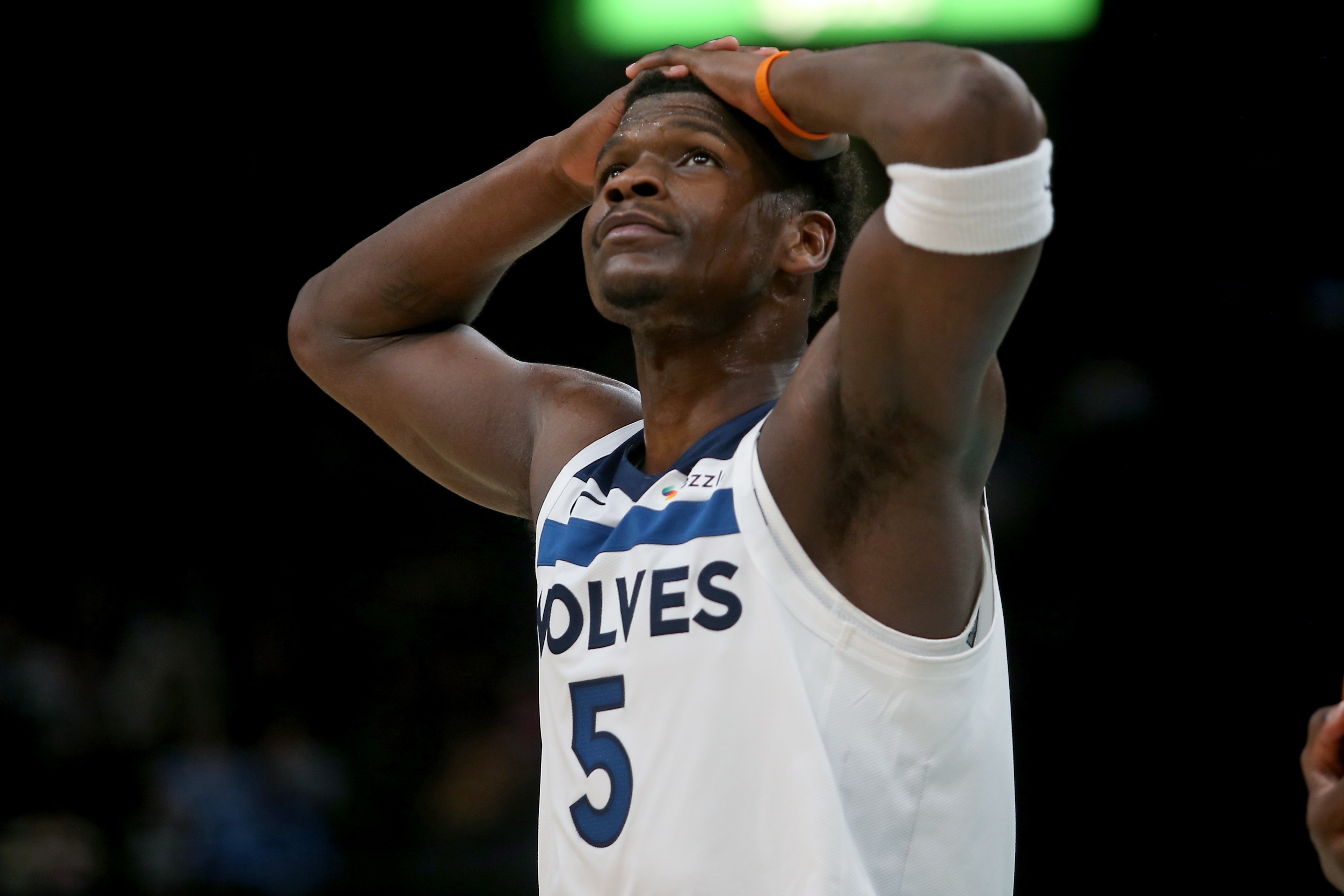 皇冠体育登录入口-毫无状态！爱德华兹15中3&amp;三分球7中0仅拿8分2板3助2断1帽